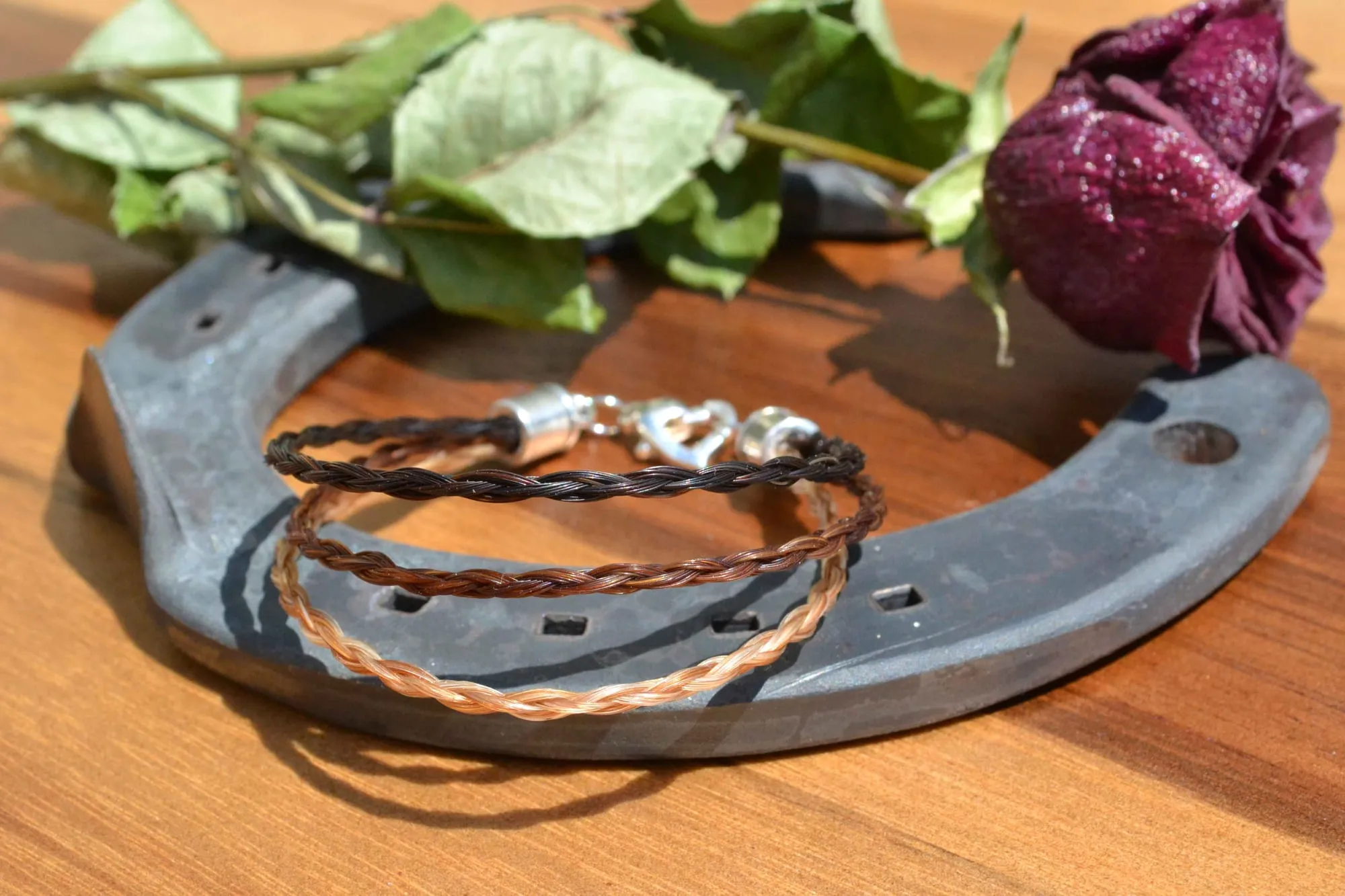 Dreireihiges, dreifarbiges Armband
