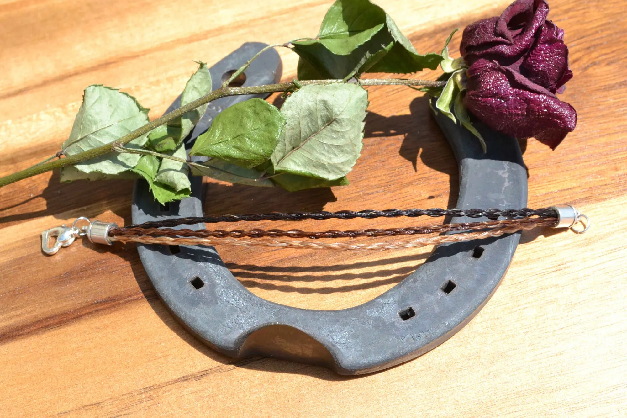 Dreireihiges braunes Armband