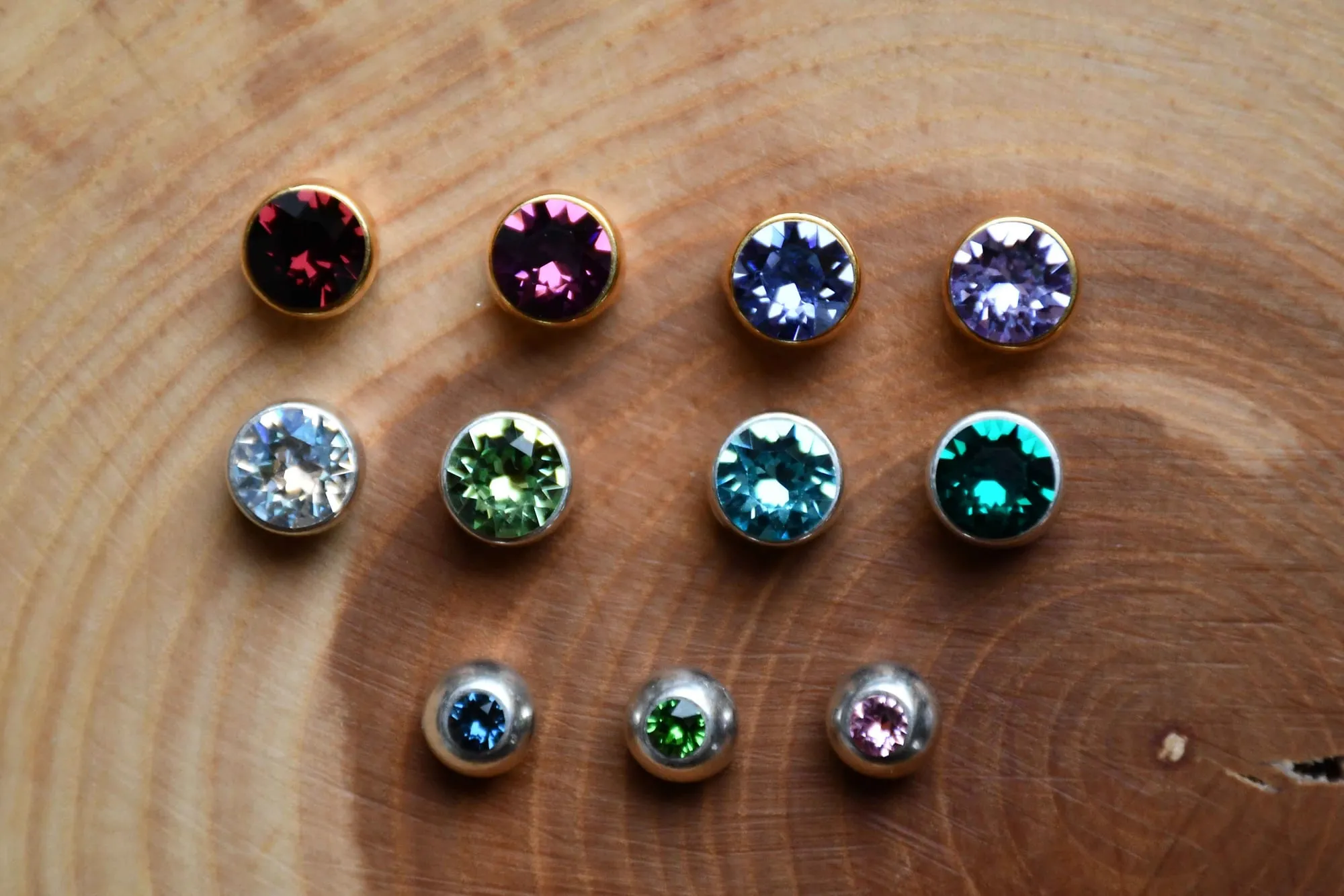 Flache vergoldete und versilberte Metallperlen mit Swarovskistein