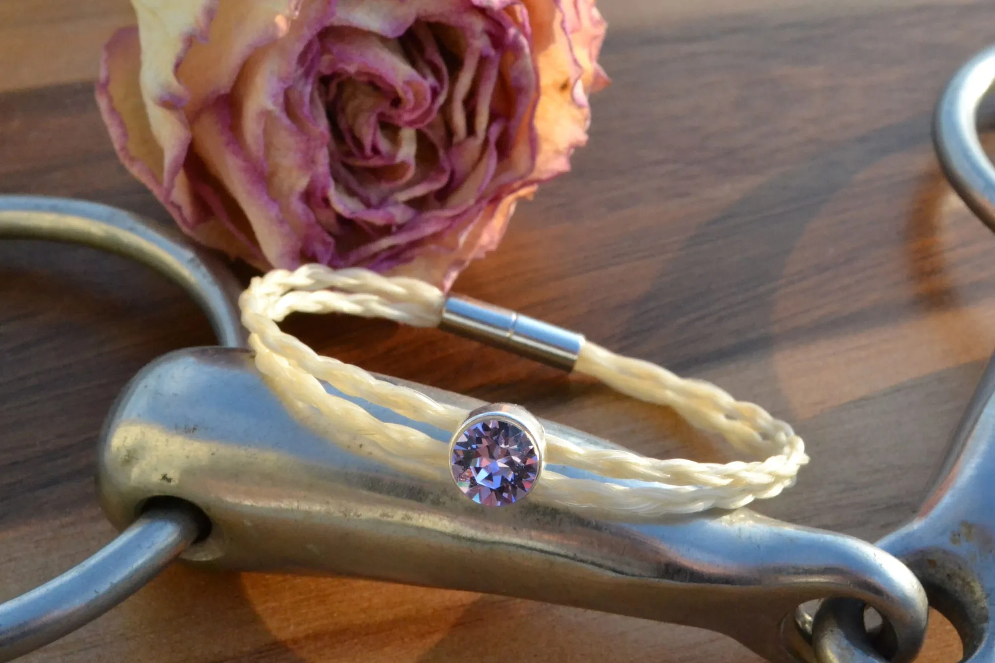 Armband mit violettem Swarovskistein